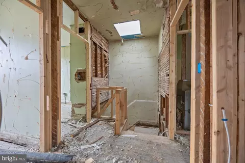 Entry Way - 2906 Violet Ave, Baltimore, MD 21215 photo 15 of 18