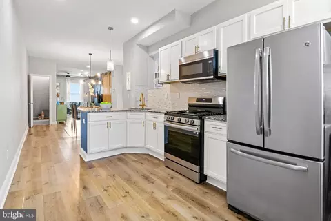 Entry Way - 2956 Greenmount Ave, Baltimore, MD 21218 photo 4 of 6
