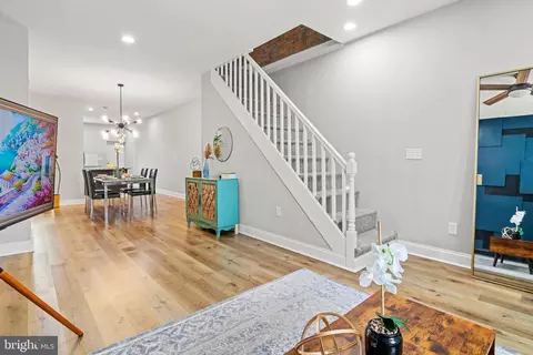 Entry Way - 2956 Greenmount Ave, Baltimore, MD 21218 photo 2 of 6