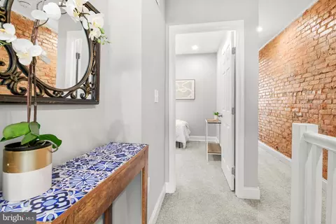 Entry Way - 2956 Greenmount Ave, Baltimore, MD 21218 photo 5 of 6