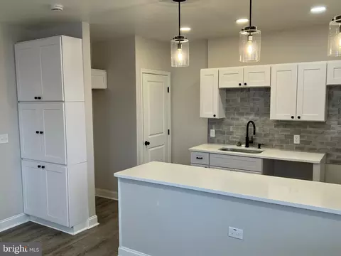 Entry Way - 3236 Lyndale Ave, Baltimore, MD 21213 photo 1 of 3