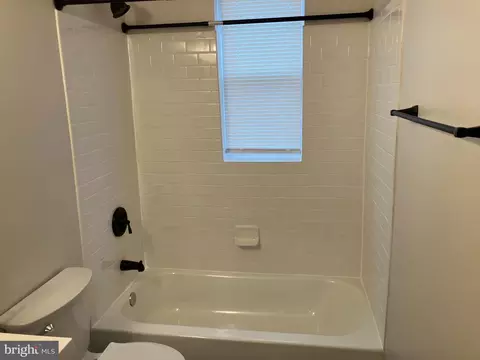 Bath - 3236 Lyndale Ave, Baltimore, MD 21213 photo 2 of 2