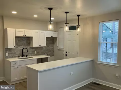 Entry Way - 3236 Lyndale Ave, Baltimore, MD 21213 photo 2 of 3