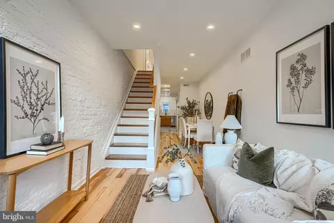 821 S Curley St, Baltimore, MD 21224