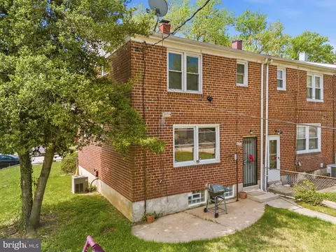 Exterior - 5212 Fredcrest Rd, Baltimore, MD 21229 photo 4 of 6