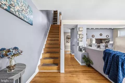 Entry Way - 5212 Fredcrest Rd, Baltimore, MD 21229 photo 1 of 2