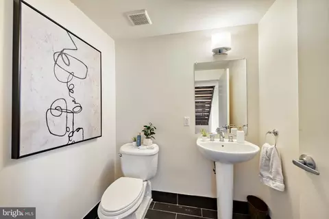 Bath - 1200 Steuart St #1111, Baltimore, MD 21230 photo 1 of 6