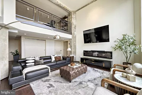 Living - 1200 Steuart St #1111, Baltimore, MD 21230 photo 4 of 6