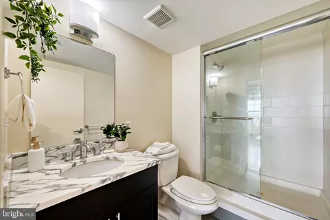 Bath - 1200 Steuart St #1111, Baltimore, MD 21230 photo 2 of 6