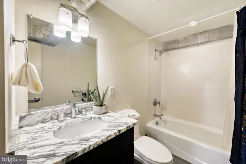 Bath - 1200 Steuart St #1111, Baltimore, MD 21230 photo 6 of 6