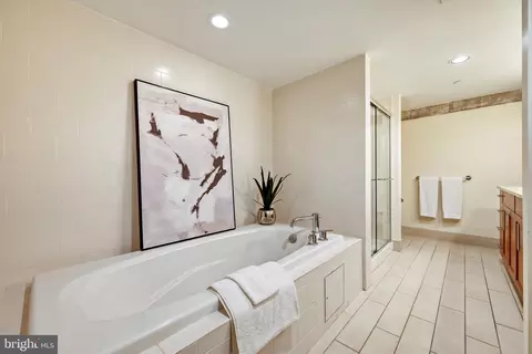Bath - 1200 Steuart St #1111, Baltimore, MD 21230 photo 3 of 6