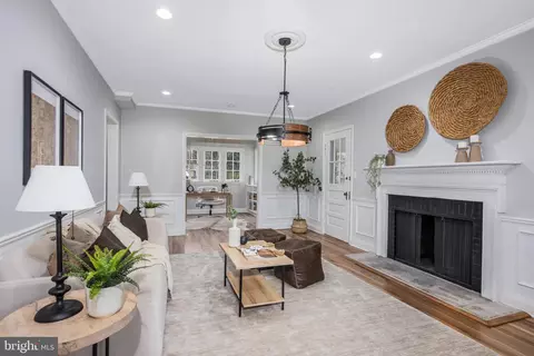 207 Saint Dunstans Rd, Baltimore, MD 21212 photo 2