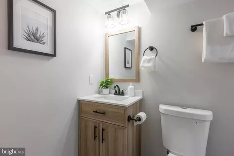 207 Saint Dunstans Rd, Baltimore, MD 21212 photo 31
