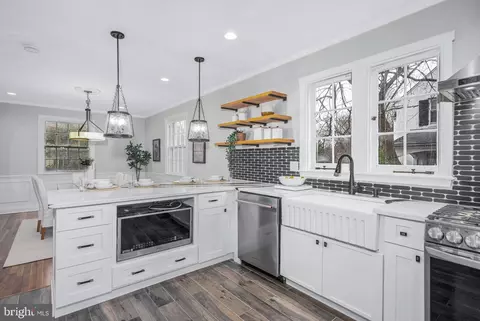207 Saint Dunstans Rd, Baltimore, MD 21212
