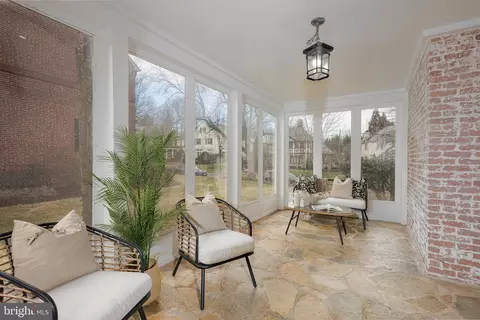 207 Saint Dunstans Rd, Baltimore, MD 21212 photo 12