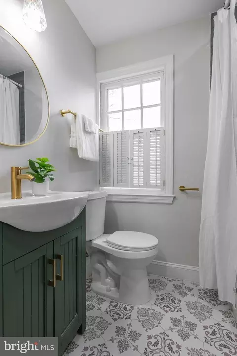 207 Saint Dunstans Rd, Baltimore, MD 21212 photo 22