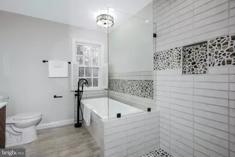 207 Saint Dunstans Rd, Baltimore, MD 21212 photo 16