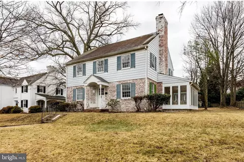 207 Saint Dunstans Rd, Baltimore, MD 21212 photo 3