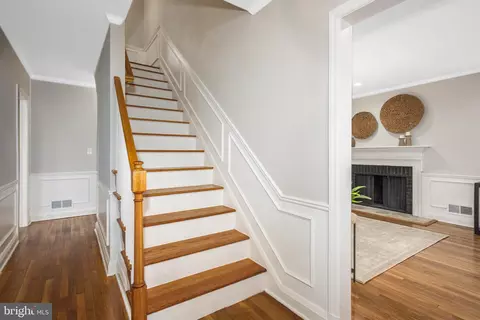 207 Saint Dunstans Rd, Baltimore, MD 21212 photo 8