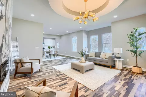 Living - 5706 Berkeley Ave, Baltimore, MD 21215 photo 5 of 8