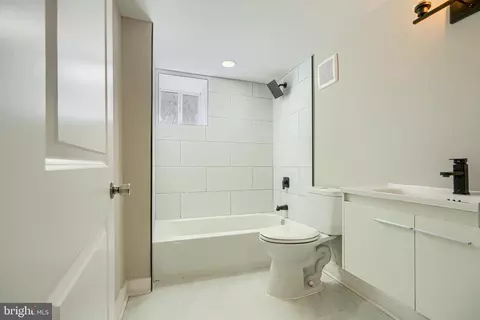 Bath - 5706 Berkeley Ave, Baltimore, MD 21215 photo 14 of 15