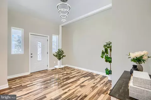 Entry Way - 5706 Berkeley Ave, Baltimore, MD 21215 photo 4 of 11