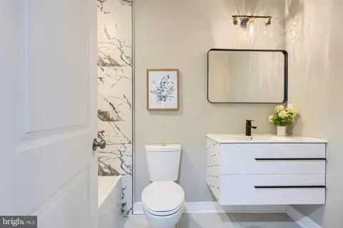 Bath - 5706 Berkeley Ave, Baltimore, MD 21215 photo 5 of 15