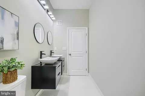 Bath - 5706 Berkeley Ave, Baltimore, MD 21215 photo 4 of 15