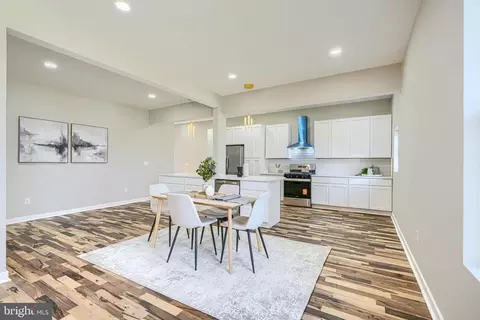 Entry Way - 5706 Berkeley Ave, Baltimore, MD 21215 photo 5 of 11