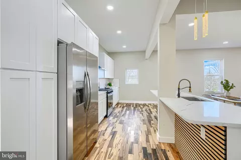Entry Way - 5706 Berkeley Ave, Baltimore, MD 21215 photo 8 of 11