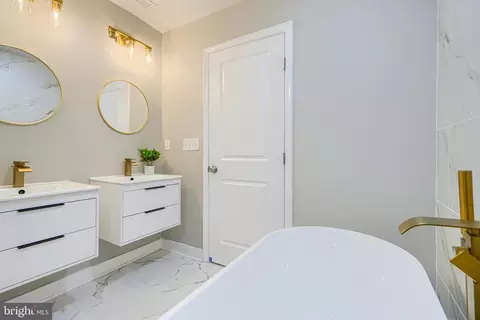 Bath - 5706 Berkeley Ave, Baltimore, MD 21215 photo 11 of 15