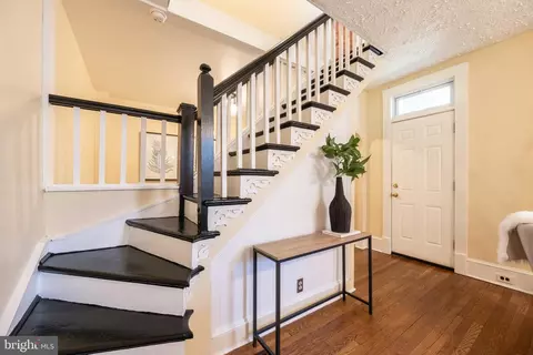 Entry Way - 3 E Ostend St, Baltimore, MD 21230 photo 3 of 7