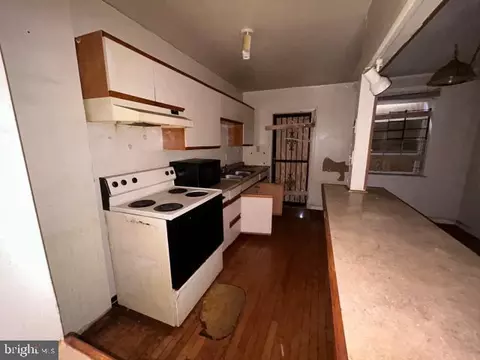 Entry Way - 945 Ellicott Dr, Baltimore, MD 21216 photo 4 of 10