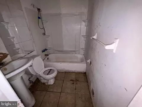 Bath - 945 Ellicott Dr, Baltimore, MD 21216 photo 4 of 4