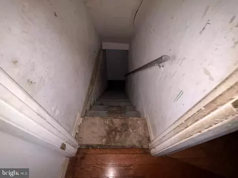 Entry Way - 945 Ellicott Dr, Baltimore, MD 21216 photo 5 of 10