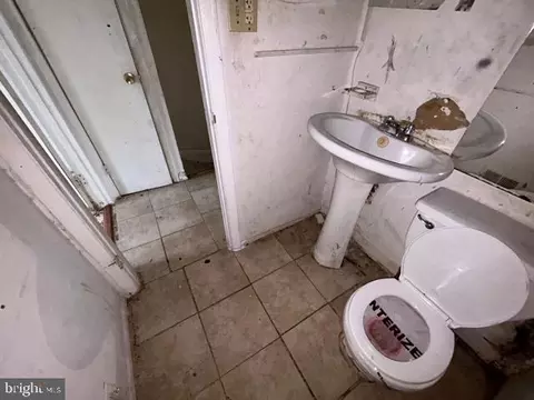 Bath - 945 Ellicott Dr, Baltimore, MD 21216 photo 3 of 4