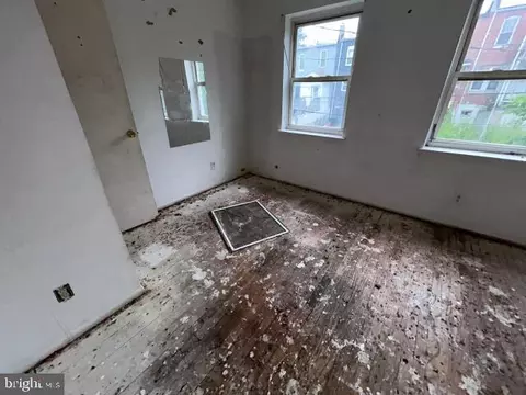 Bedroom - 945 Ellicott Dr, Baltimore, MD 21216 photo 2 of 3