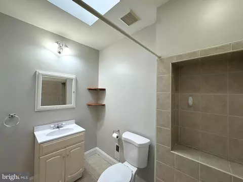 Bath - 3820 Hudson St, Baltimore, MD 21224 photo 7 of 9