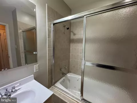 Bath - 3820 Hudson St, Baltimore, MD 21224 photo 5 of 9