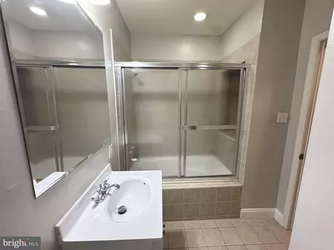 Bath - 3820 Hudson St, Baltimore, MD 21224 photo 4 of 9
