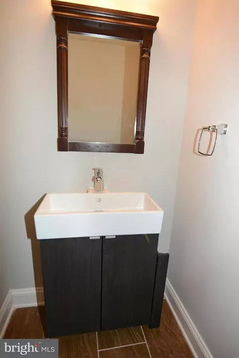 Bath - 1009 N Washington St N, Baltimore, MD 21205 photo 1 of 5
