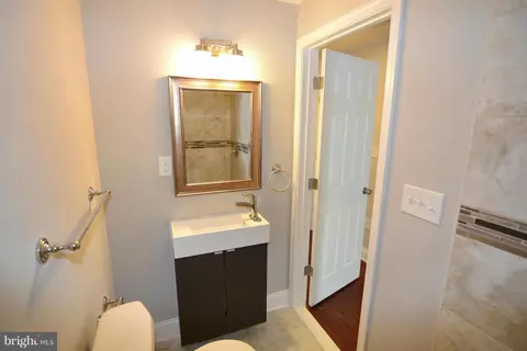 Bath - 1009 N Washington St N, Baltimore, MD 21205 photo 3 of 5