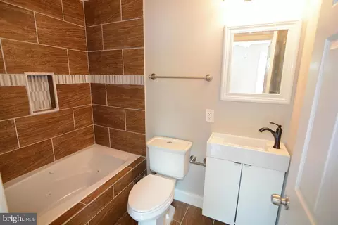 Bath - 1009 N Washington St N, Baltimore, MD 21205 photo 2 of 5