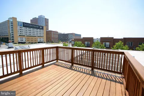 Exterior - 1009 N Washington St N, Baltimore, MD 21205 photo 4 of 5