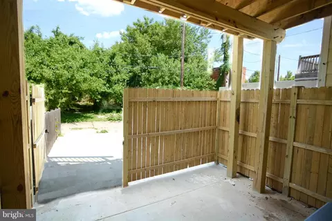 Exterior - 1009 N Washington St N, Baltimore, MD 21205 photo 1 of 5