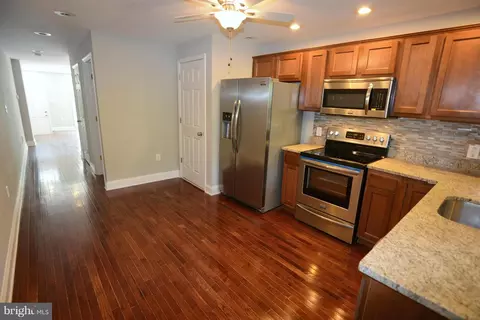 Entry Way - 1009 N Washington St N, Baltimore, MD 21205 photo 1 of 2