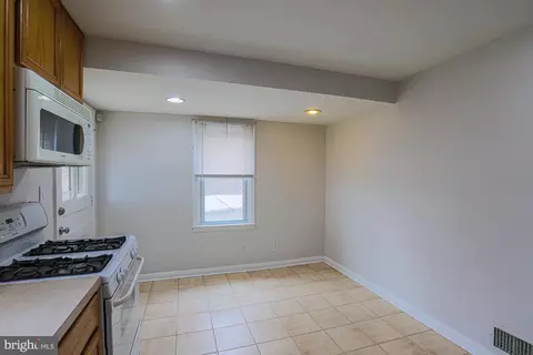 Entry Way - 5437 Omaha Ave, Baltimore, MD 21206 photo 3 of 4