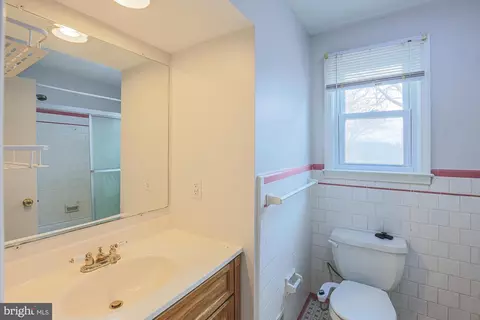 Bath - 5437 Omaha Ave, Baltimore, MD 21206 photo 1 of 5