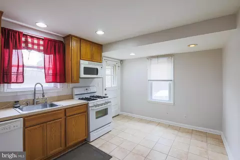 Entry Way - 5437 Omaha Ave, Baltimore, MD 21206 photo 1 of 4