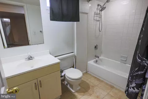 Bath - 5437 Omaha Ave, Baltimore, MD 21206 photo 3 of 5